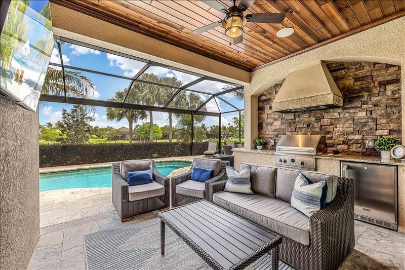 Outdoor Kitchen, TV, Pool and Spa