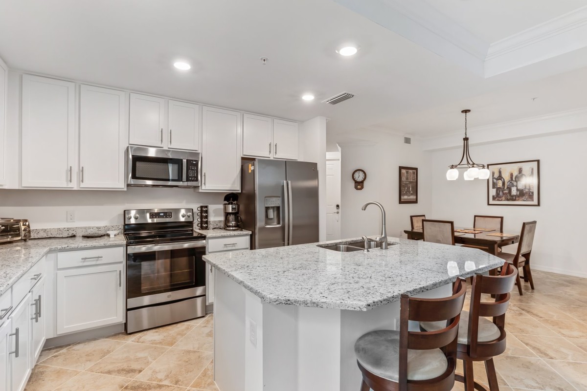 Kitchen with Breakfast Bar & Open Dining Area
