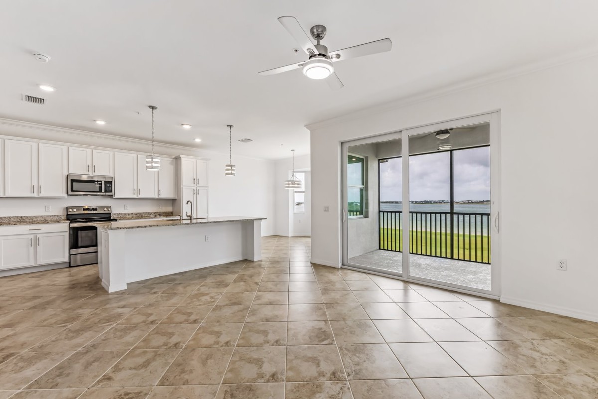 Open Concept Birkdale Terrace Condo with GOLF