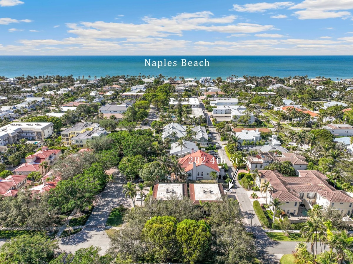 Olde Naples Condo - 4 Blocks from the White Sand of Naples Beach