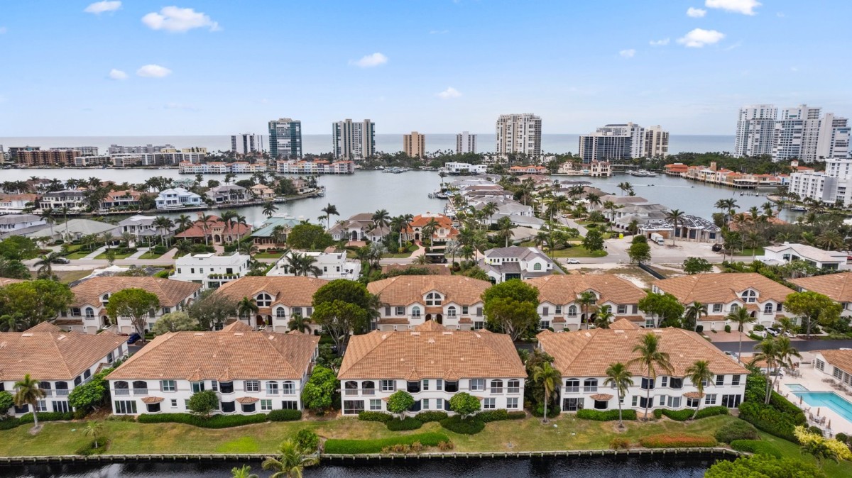 Welcome to The Colonade at Park Shore