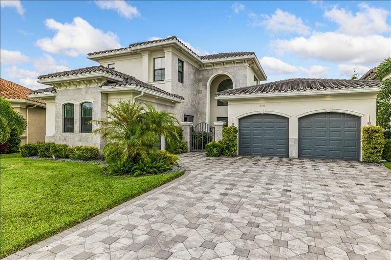 exterior of naples vacation rental