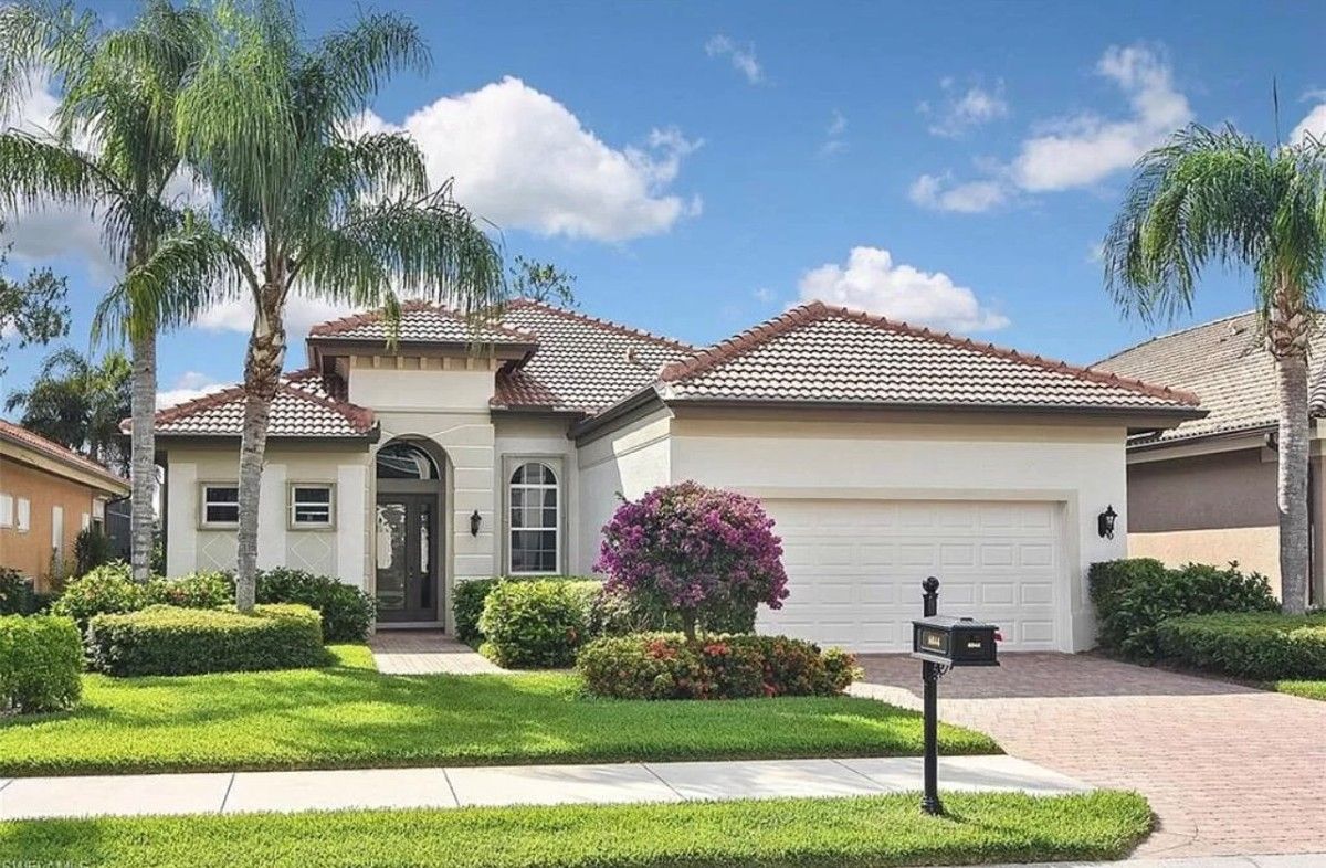 exterior of naples vacation home